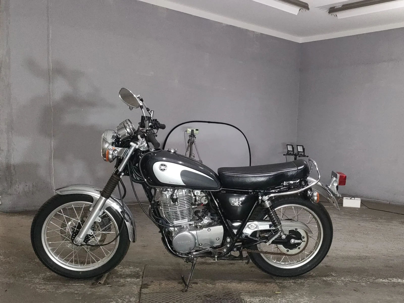 Yamaha SR400 с аукциона JBA, кадр 2