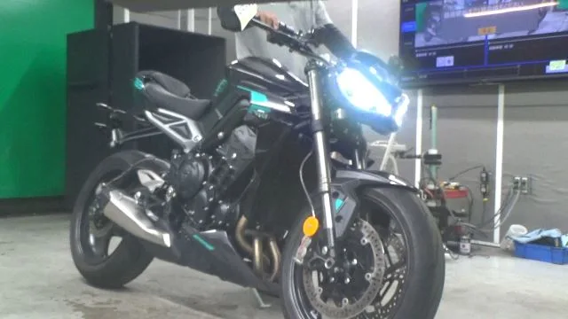 Triumph STREET TRIPLE RS 2025 года из Японии