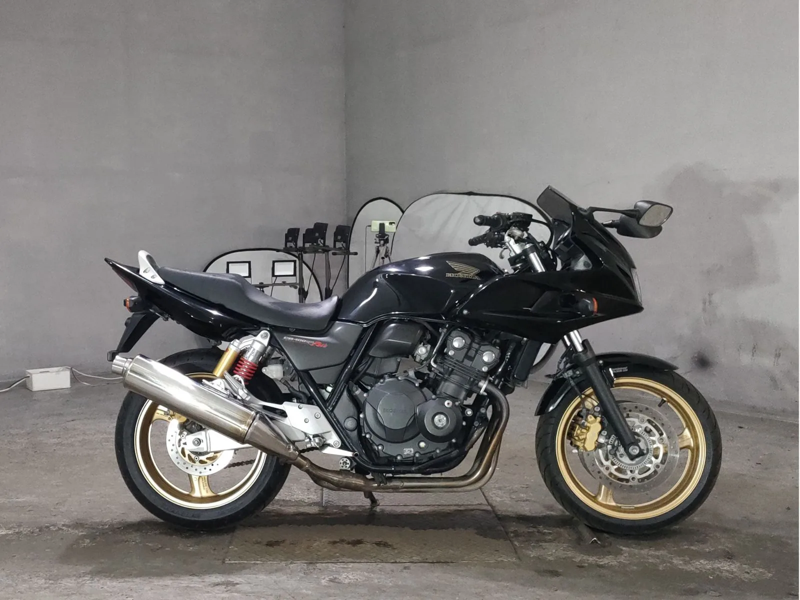 Honda CB400SFV-4 BOLDOR 2013 года с японского аукциона JBA