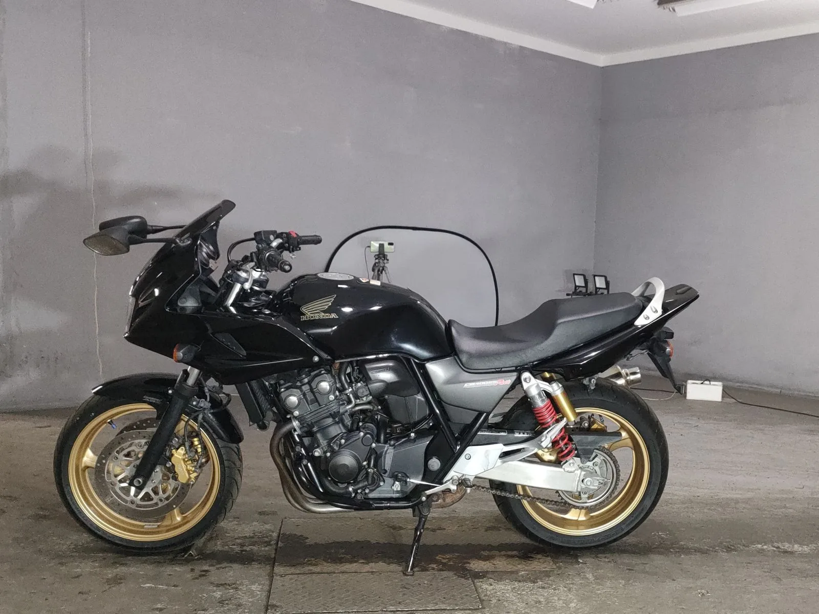 Honda CB400SFV-4 BOLDOR с аукциона JBA, кадр 2