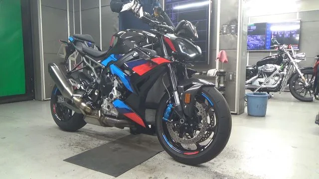 BMWM1000R 2025 года из Японии