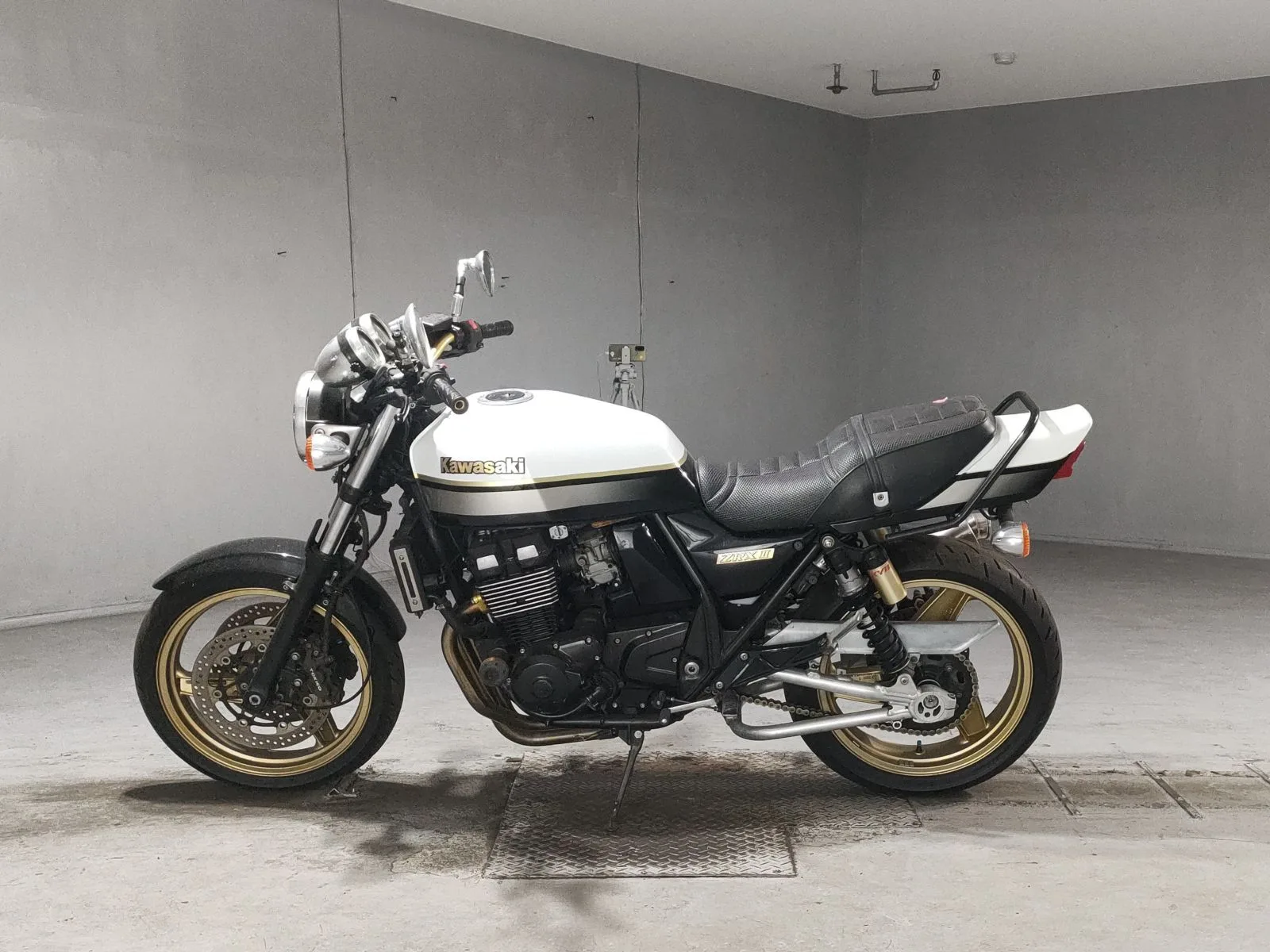 Kawasaki ZRX400 с аукциона JBA, кадр 2