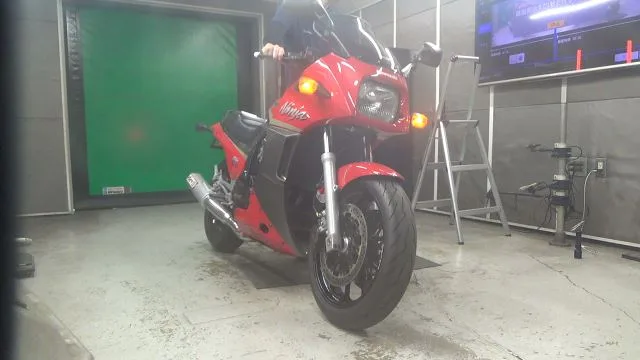 Kawasaki GPZ900R 2000 года из Японии