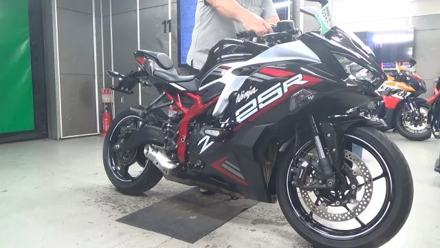 Kawasaki ZX-25R  года из Японии