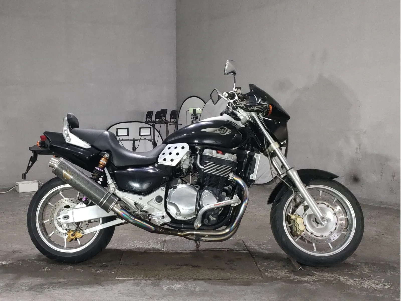 Honda X4 1997 года с японского аукциона JBA