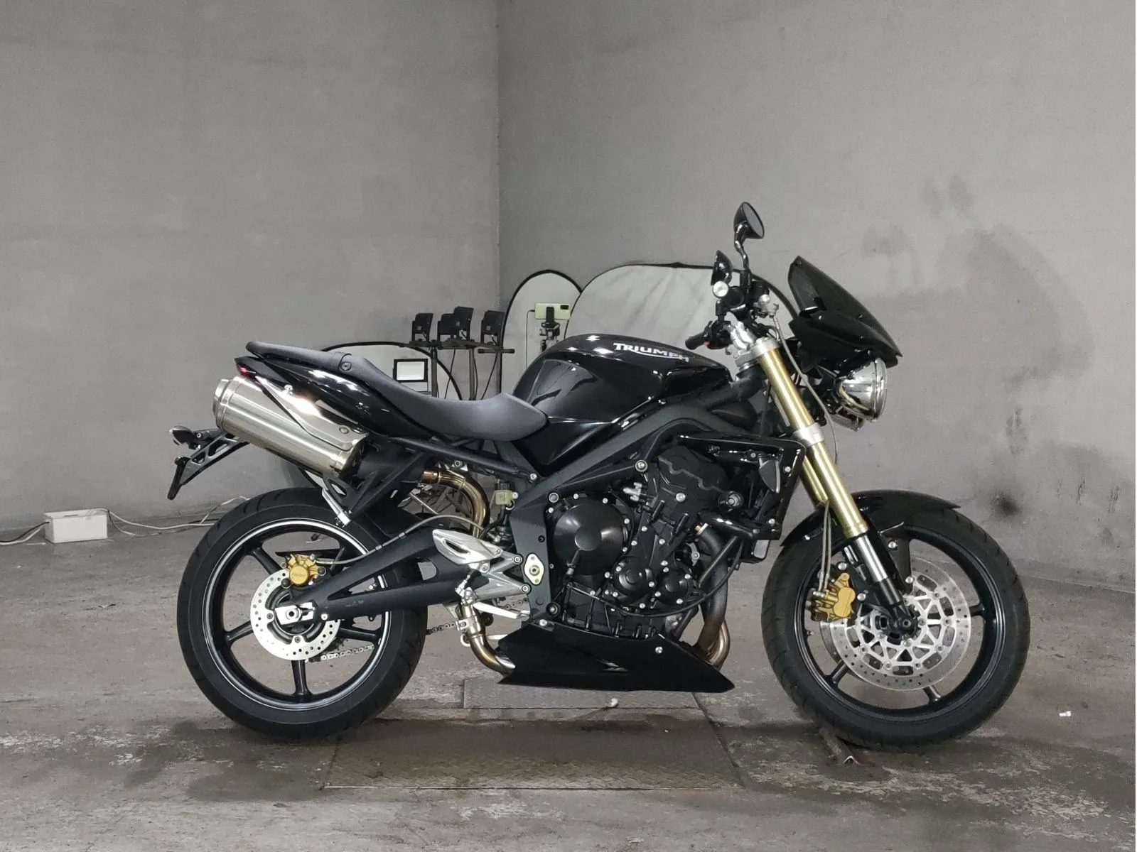 Triumph STREET TRIPLE 2011 года с японского аукциона JBA