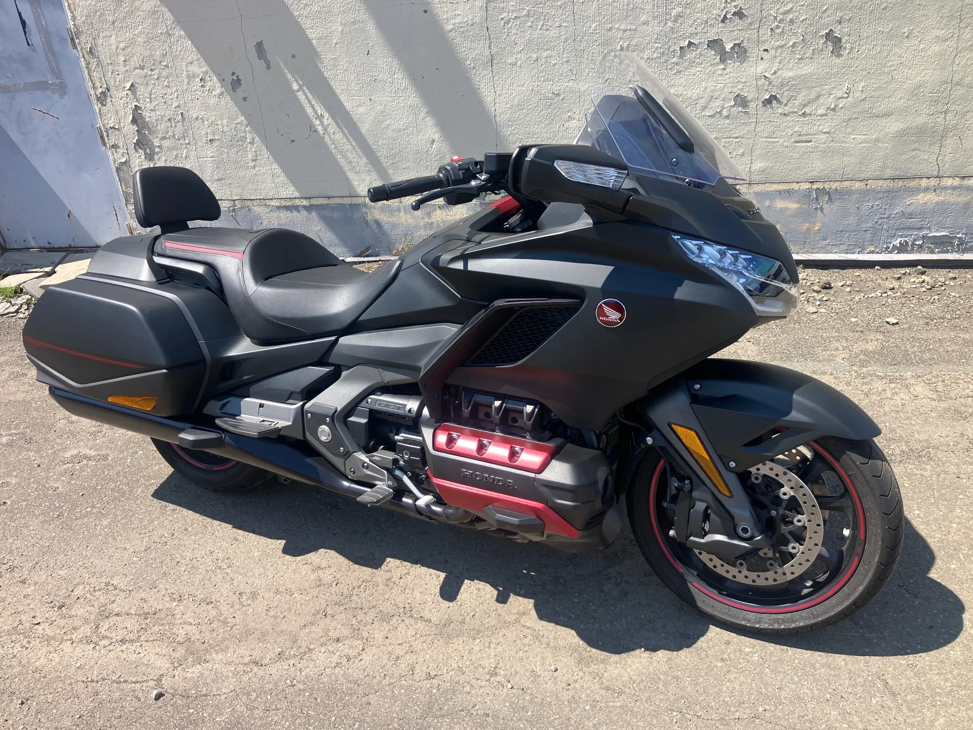 Honda Gold Wing Tour DCT 1990 года с японского аукциона AUCNET