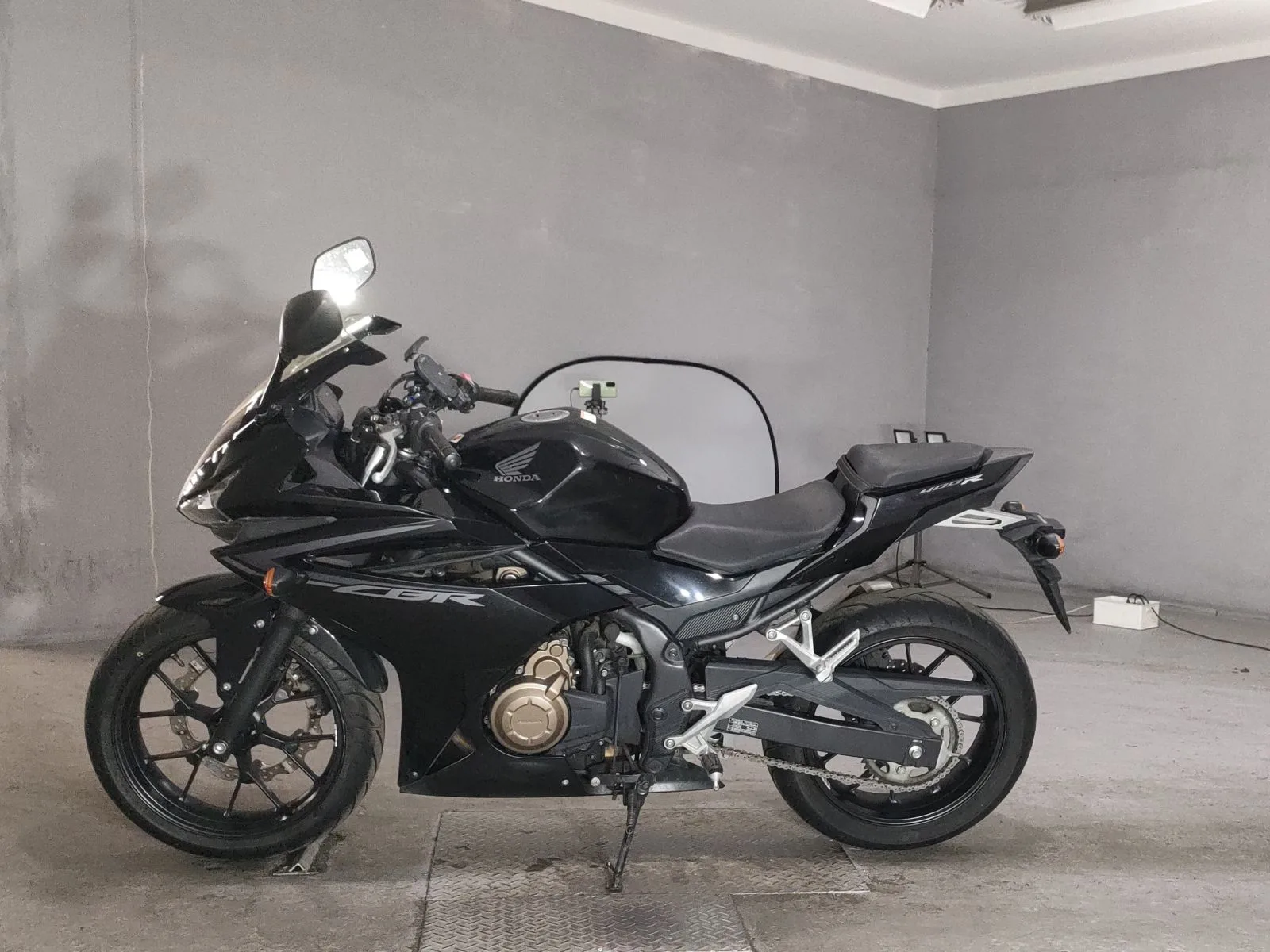 Honda CBR400R с аукциона JBA, кадр 2