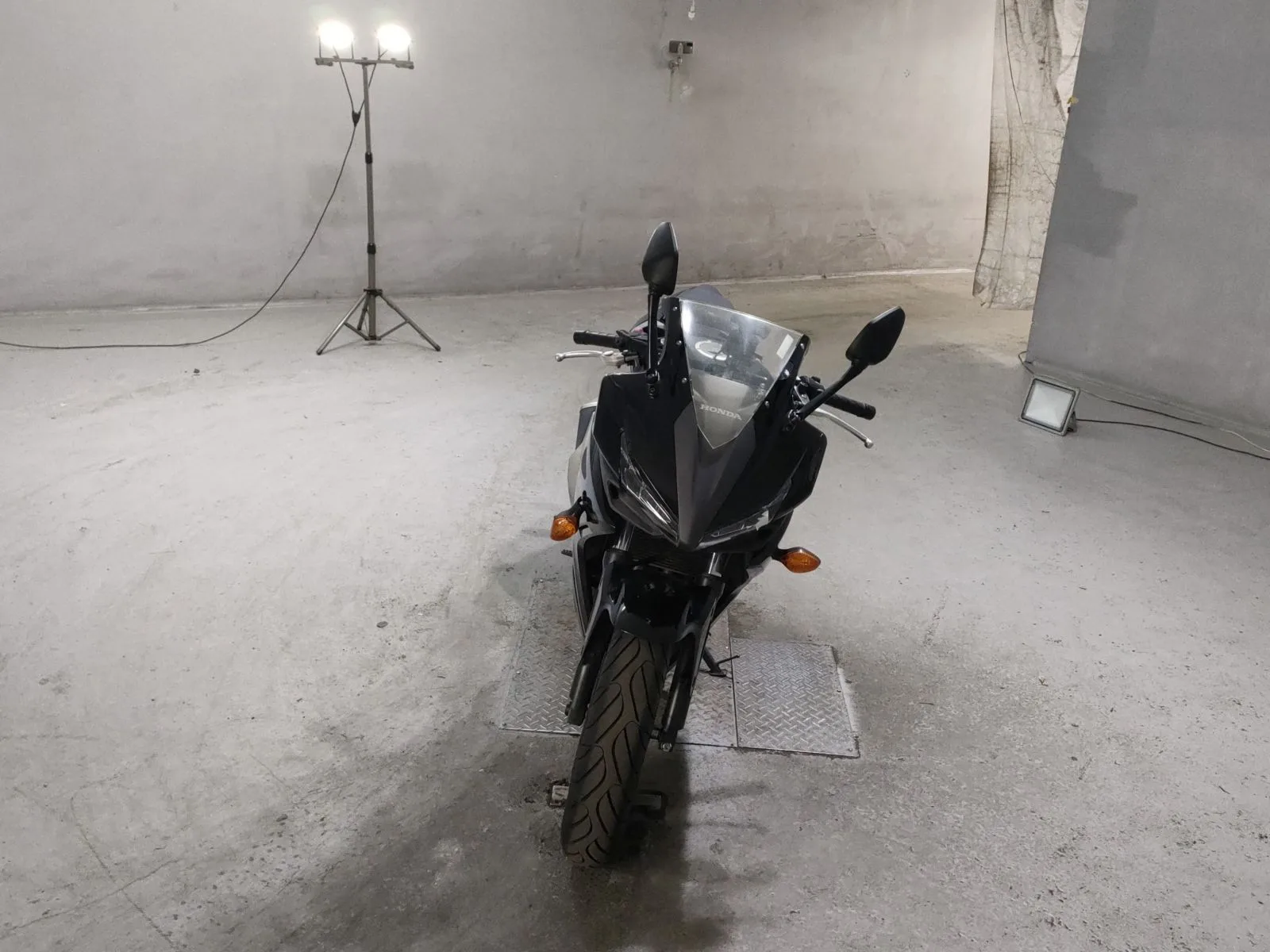 Honda CBR400R с аукциона JBA, кадр 3