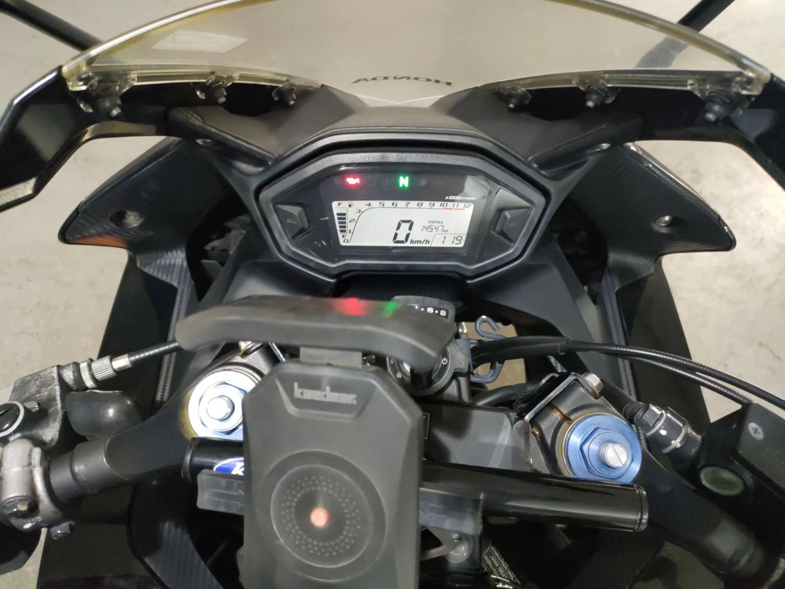 Honda CBR400R с аукциона JBA, кадр 5