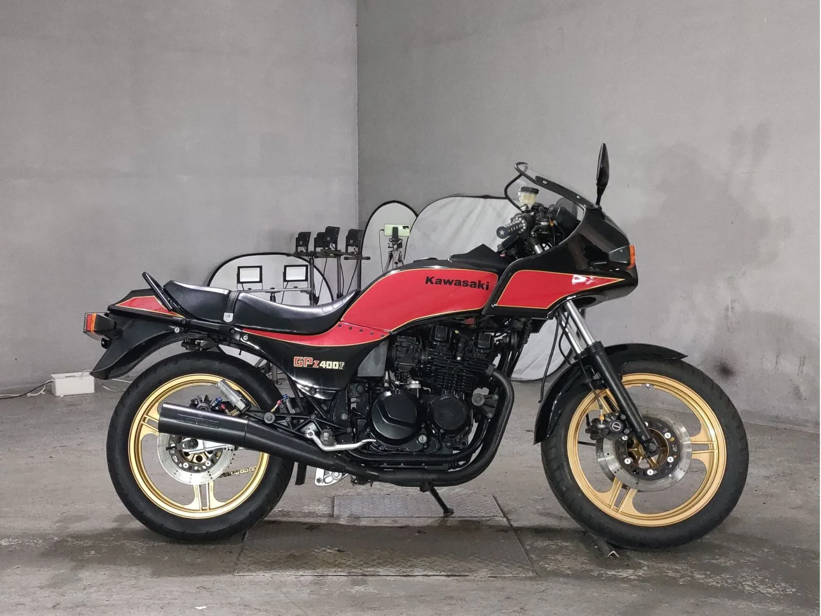 Kawasaki GPZ400F 1984 года с японского аукциона JBA