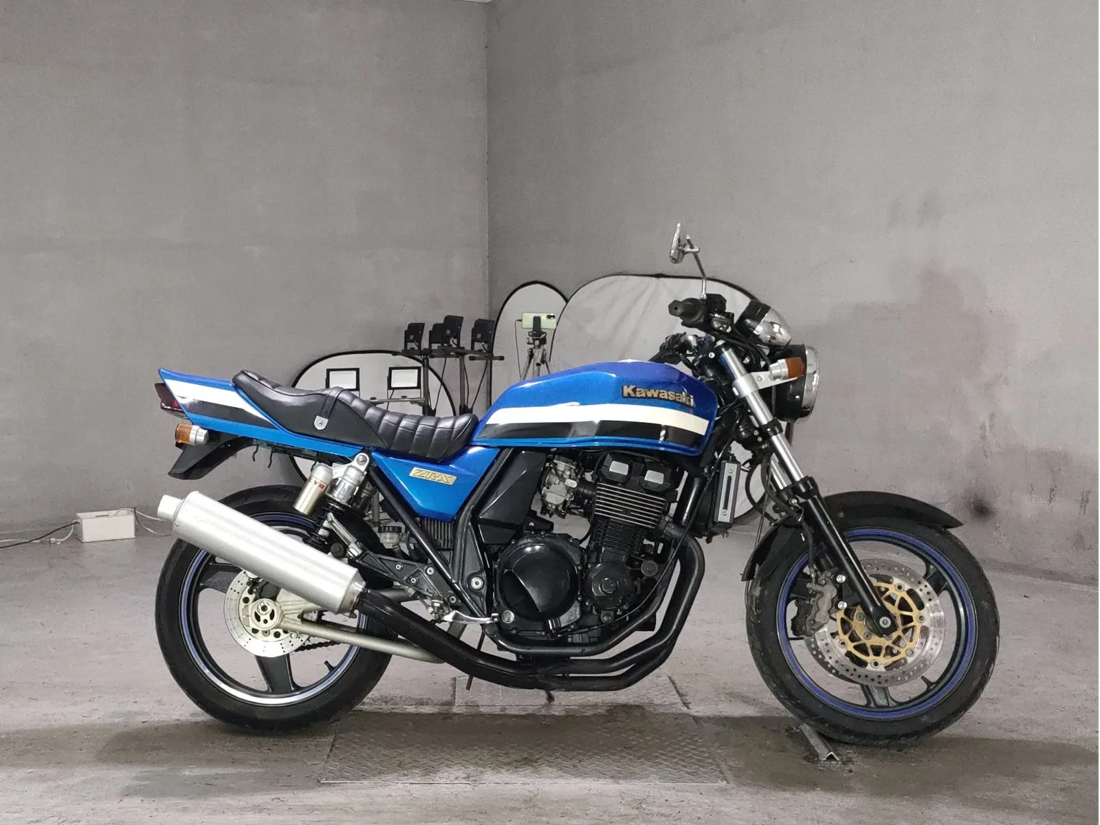 Kawasaki ZRX400 с аукциона JBA, кадр 1
