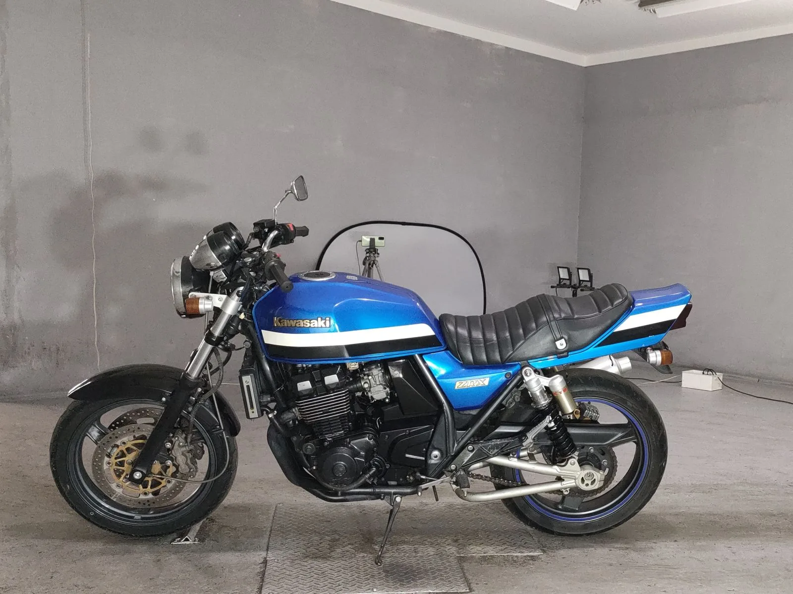 Kawasaki ZRX400 с аукциона JBA, кадр 2
