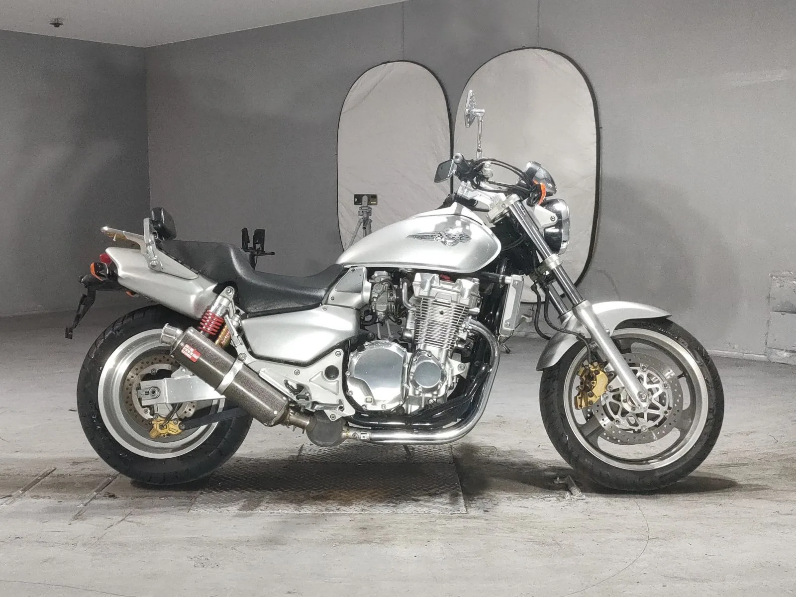 Honda X4LD 2002 года с японского аукциона JBA