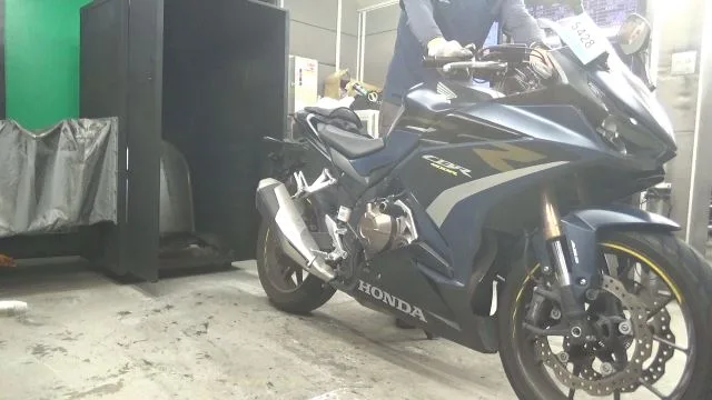 Honda CBR400R с аукциона BDS, кадр 1