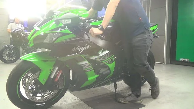Kawasaki ZX-10RA с аукциона BDS, кадр 2