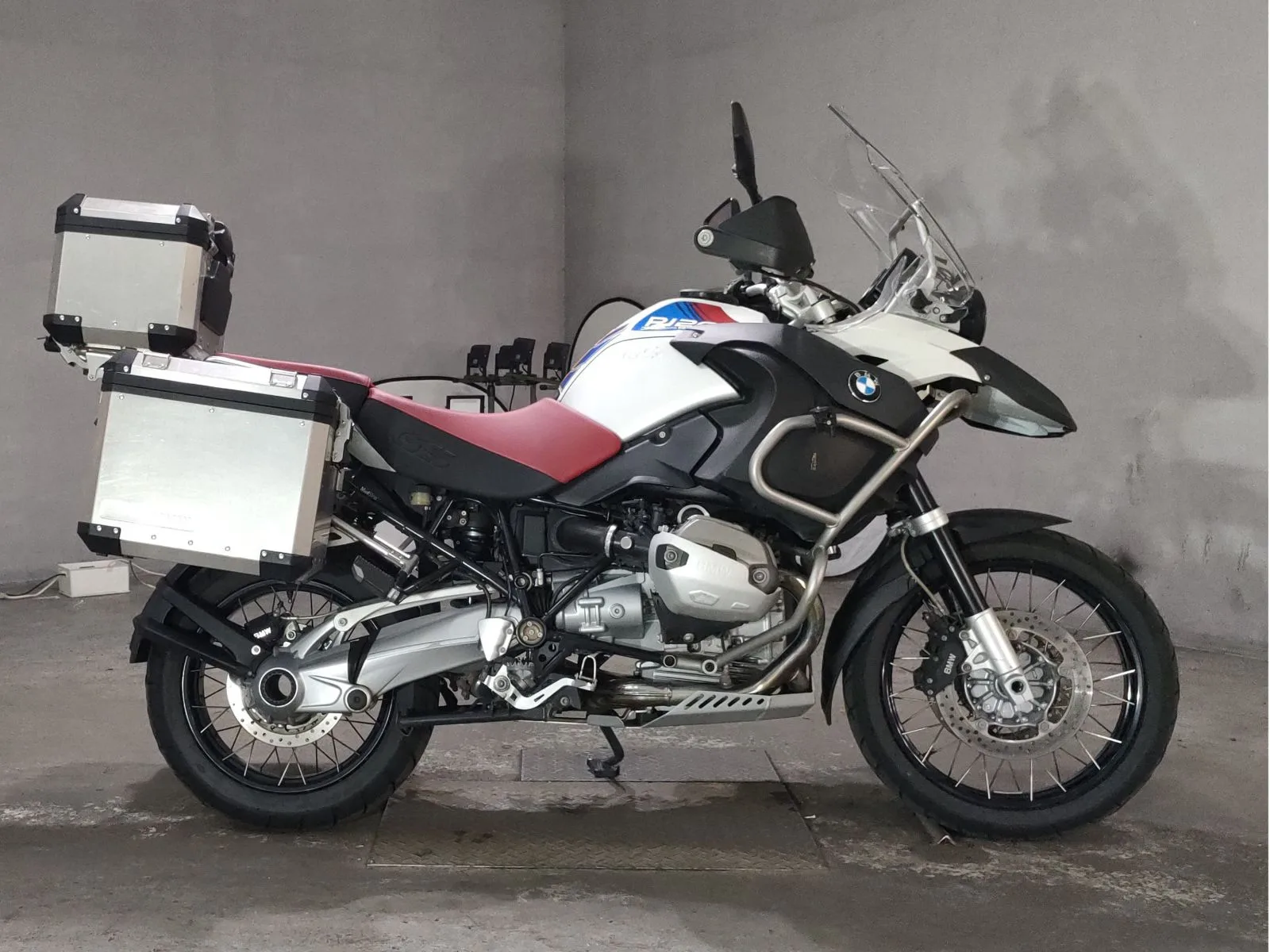 BMW R1200GS ADVENTURE 2011 года с японского аукциона JBA