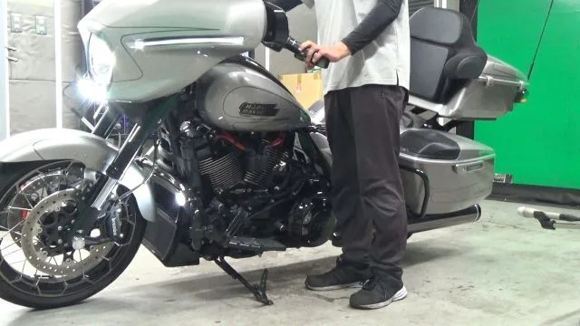 Harley-Davidson FLHXSE1980CVO с аукциона BDS, кадр 2