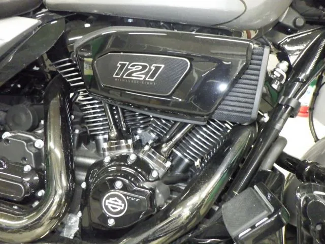 Harley-Davidson FLHXSE1980CVO с аукциона BDS, кадр 4