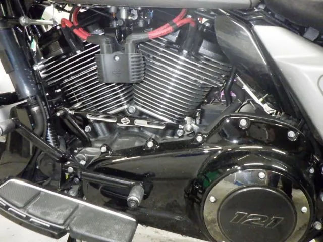 Harley-Davidson FLHXSE1980CVO с аукциона BDS, кадр 6