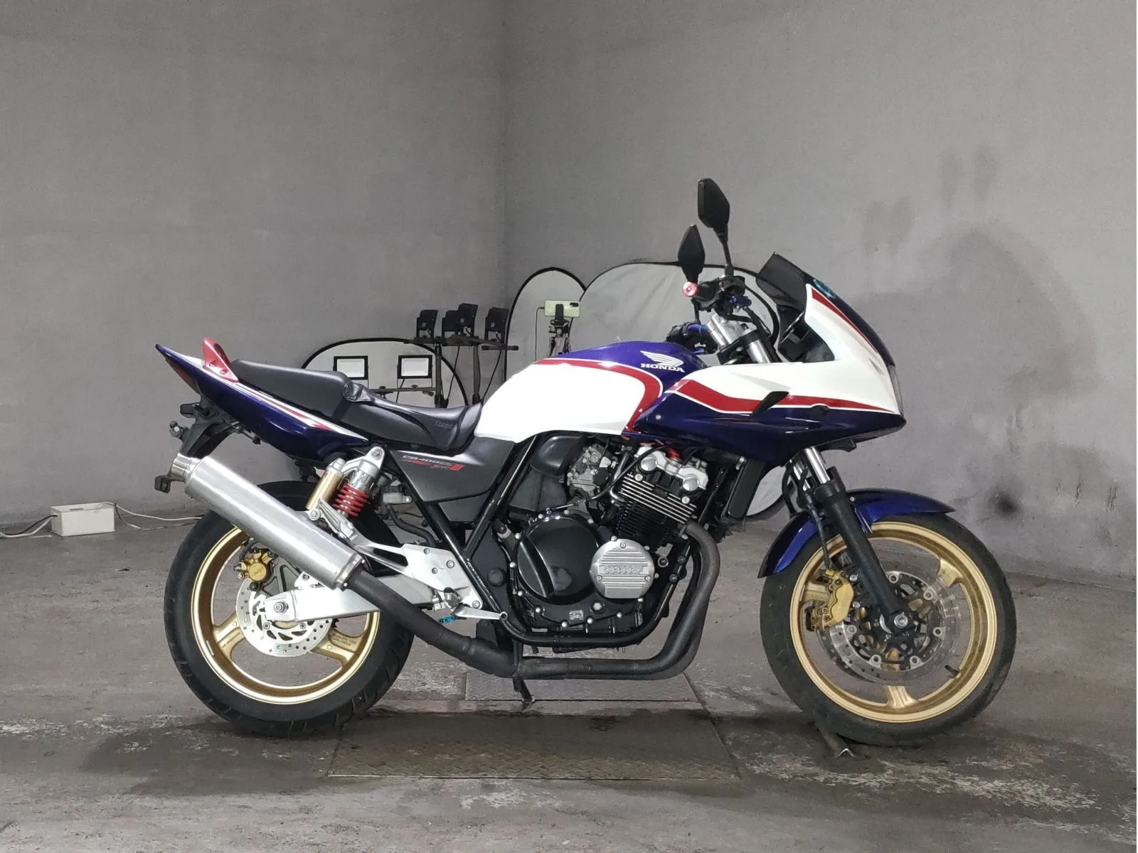 Honda CB400SFV-3 BOLDOR 2006 года с японского аукциона JBA