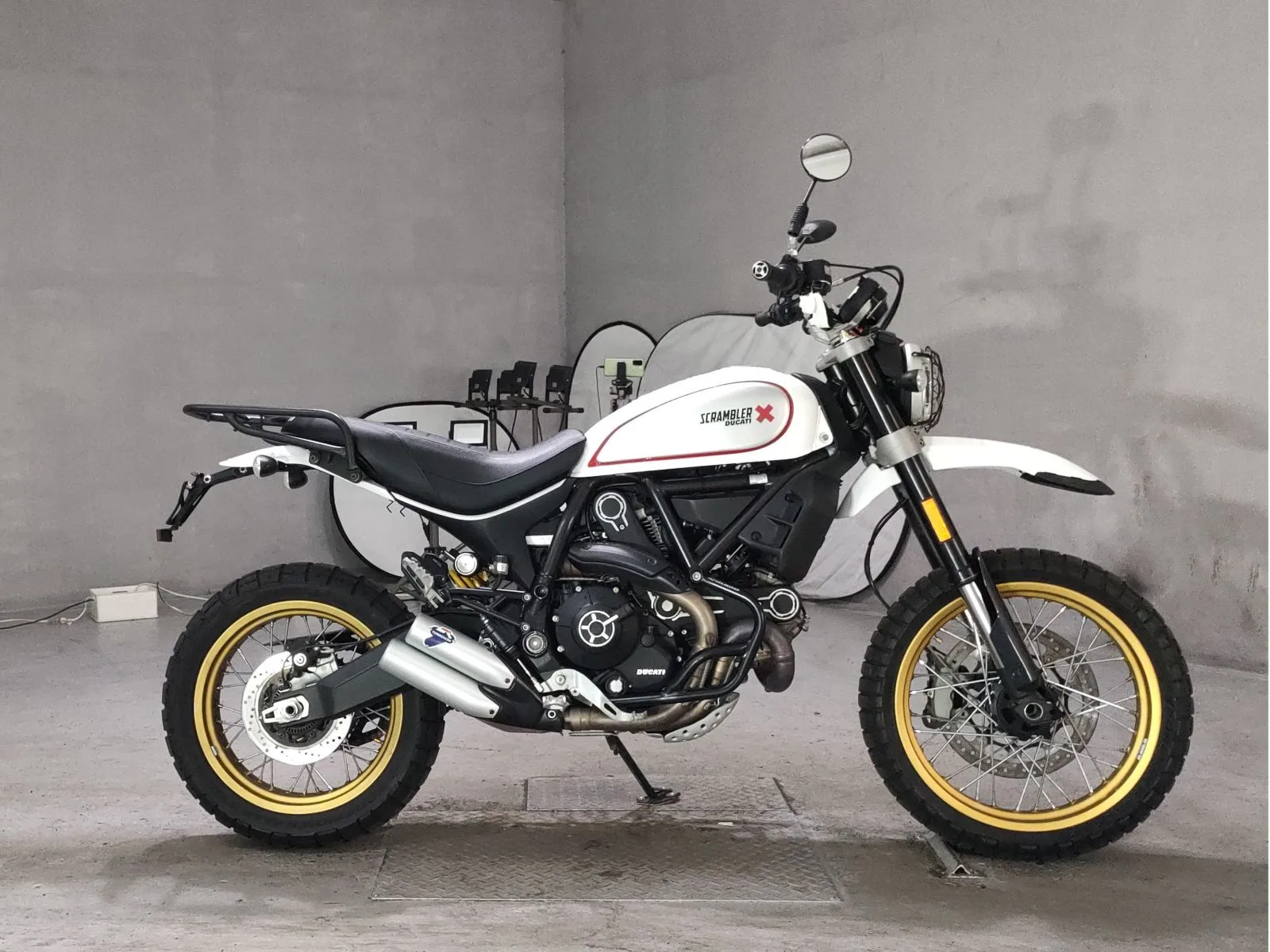 Ducati SCRAMBLER DESERT SU RED с аукциона JBA, кадр 1