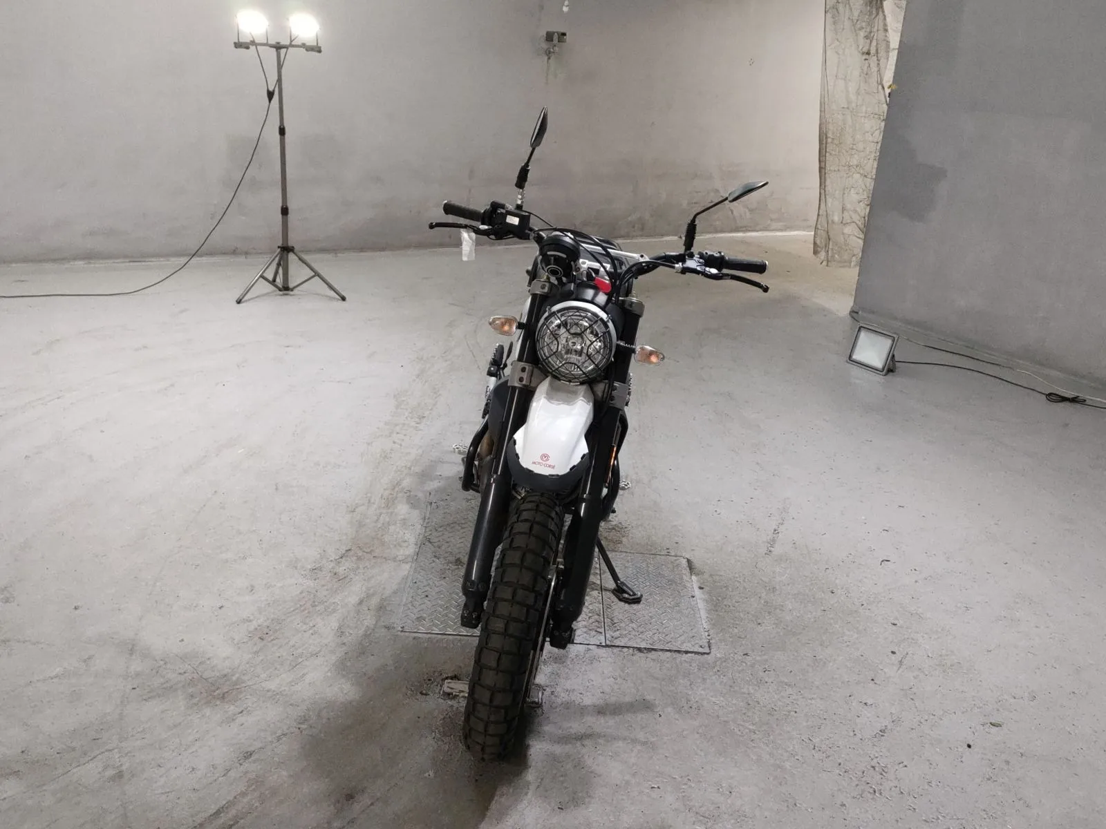 Ducati SCRAMBLER DESERT SU RED с аукциона JBA, кадр 3