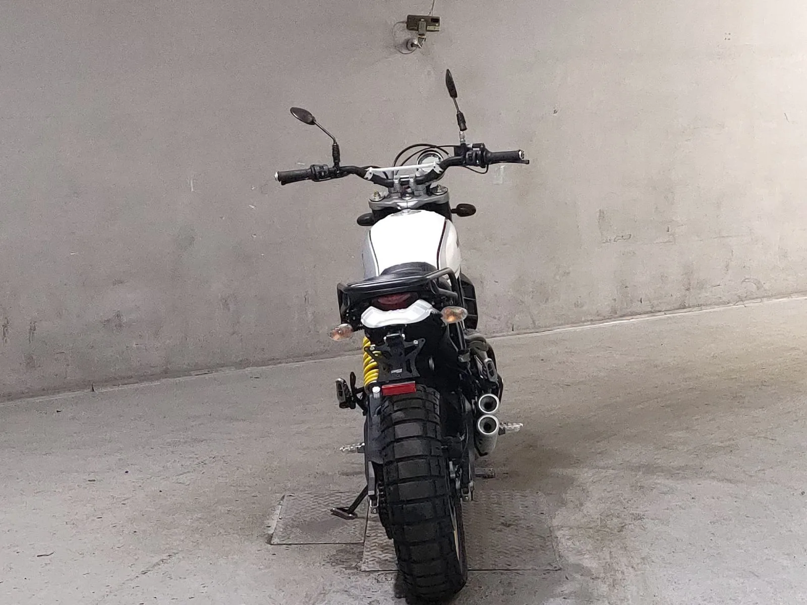 Ducati SCRAMBLER DESERT SU RED с аукциона JBA, кадр 4